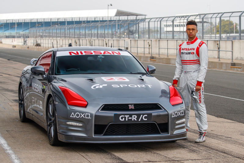Illustration for article titled This Real-Life Nissan GT-R Is Driven By A PlayStation Controller